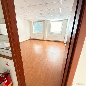 Kancelarsky priestor na prenajom , 260m2 5x kancelaria , kuc