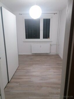 Ponúkame 3-izbový byt na prenájom na ulici Komenského. Byt j