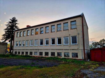 Ponúkame na predaj samostatne stojacu administratívnu budovu
