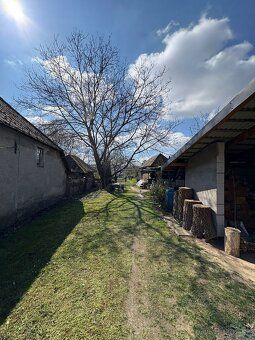 Predám tento dom s pekným rovným pozemkom s rozlohou 1143 m2