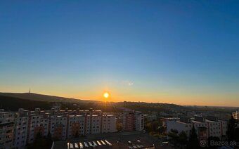 Ponúkam na dlhodobý prenájom svetlý a priestranný 3-izbový b