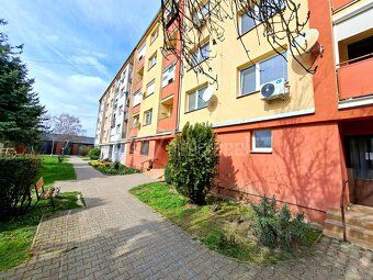Ponúkam na predaj 2 izbový byt v centre mesta, Šurany, 47m2
