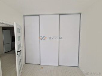  
Ponúkame na prenájom exkluzívny 2-izbový byt na ulici Hurb