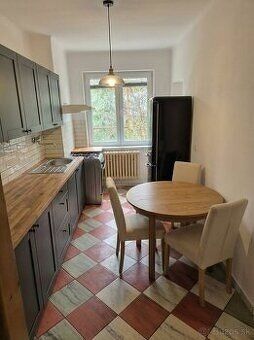 Ponúkam na prenájom priestranný 80 m² byt v Nitre na Klokoči