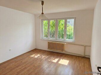 Ponúkam na prenájom priestranný 80 m² byt v Nitre na Klokoči