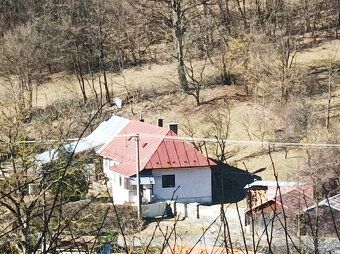 Ponúkame na predaj rodinný dom s krásnym slnečným pozemkom n