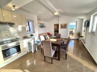 Záliv Soline, ostrov Krk, na predaj apartmán o rozlohe 55 m2