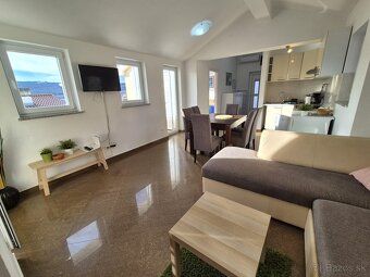 Záliv Soline, ostrov Krk, na predaj apartmán o rozlohe 55 m2