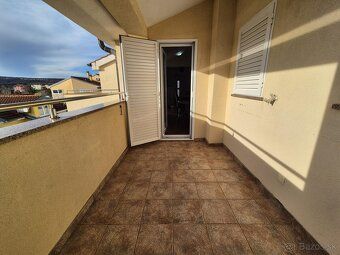 Záliv Soline, ostrov Krk, na predaj apartmán o rozlohe 55 m2