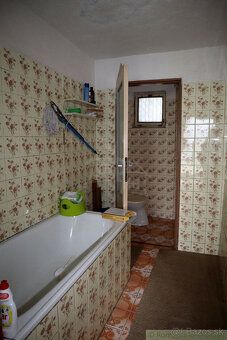 Hľadáte priestranný dom (2421 m² pozemok) pre veľkú, či doko