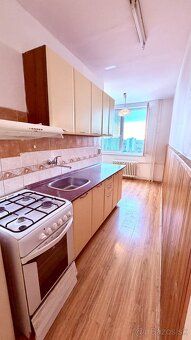 VÝMERA: 78 m² Ponúkam na predaj priestranný 3-izbový byt s v