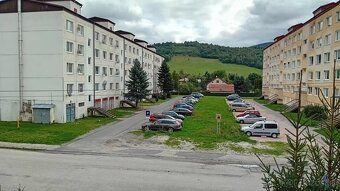 Ponúkam na predaj veľký slnečný 2 izbový byt s balkónom v ob