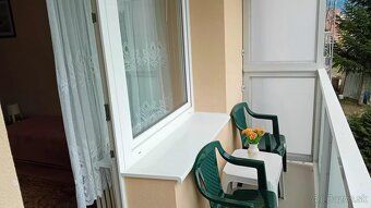 Ponúkam na predaj veľký slnečný 2 izbový byt s balkónom v ob