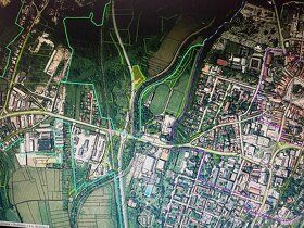 Predám pozemok v Rožňave veľkosť pozemku 4550 m². Pozemok je