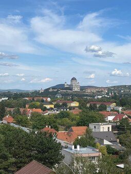 Ponúkam na kúpu zrekonštruovaný, priestranný 4-izbový byt s 