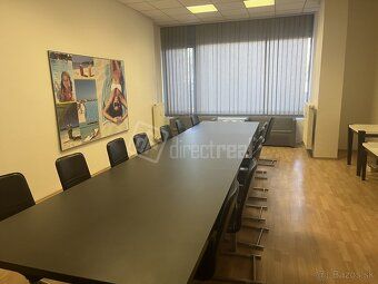 Administratívne priestory na prízemí bytového domu
Popis: Pr