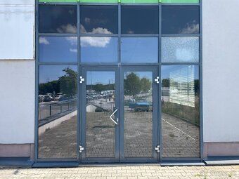 Prenajmeme obchodný priesor v Living centre na Solinkách, Ži