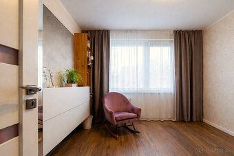 Ponúkame na predaj štýlový a precízne zrekonštruovaný 3-izbo
