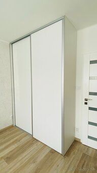Ponúkame na predaj štýlový a precízne zrekonštruovaný 3-izbo