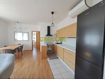 Ponúkame na predaj 3-izbový byt s balkónom orientovaným do t