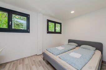 Ponúkame na predaj modernú modulovú polyfunkčnú budovu s 3 p