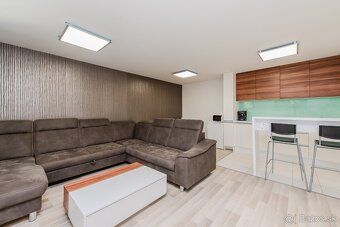 Ponúkame na predaj modernú modulovú polyfunkčnú budovu s 3 p