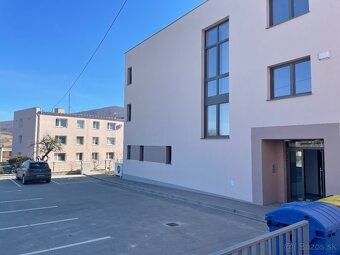 Ponukam na prenajom 1,5 izbovy a taktiež aj 2 izbovy byt v n
