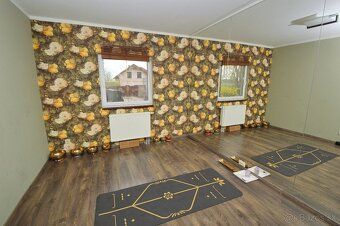 Ponúkame na predaj priestranný, tehlový 5-izbový rodinný dom