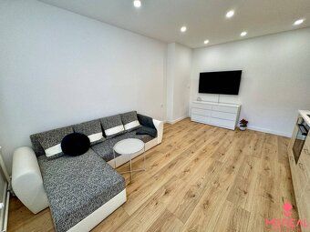 Ponúkame na predaj moderne zrekonštruovaný a plne zariadený 