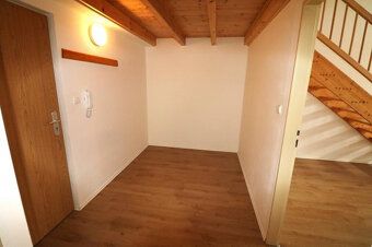 Ponúkame Vám na prenájom 2 izbový byt Žilina, Bytčická. Ploc