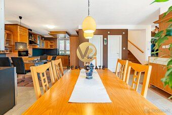 Maroš Vereš +421 904 086 200 e-mail: maros.veres@v2realestat