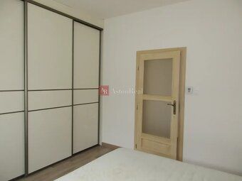 AstonReal ponúka na predaj moderný a nadčasový bungalov v at