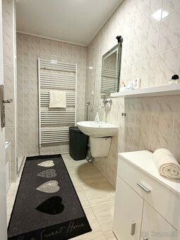 Ponúkame na prenájom jedinečný 2-izbový byt o výmere 76 m², 