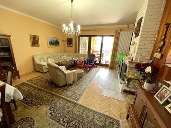 ID:6663
Ponúkame na predaj krásny poschodový rodinný dom na 