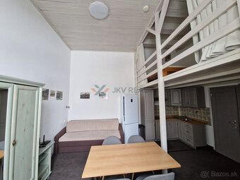 Ponúkam na prenájom garzónku v rodinnom dome so samostatným 