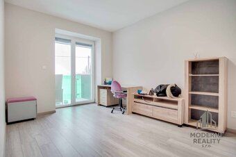 Moderné Reality ponúka na predaj veľký 3-izbový byt s balkón