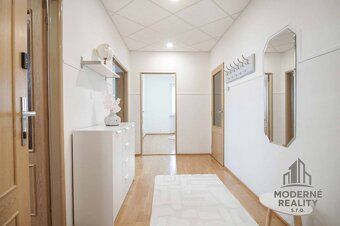 Moderné Reality ponúka na prenájom zariadený veľký 4-izbový 