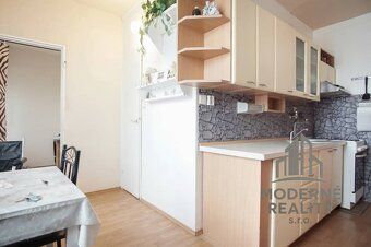 Moderné Reality ponúka na predaj 2-izbový byt s veľkým balkó