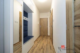 Ponúkame na predaj moderný a vkusne zariadený byt po komplet