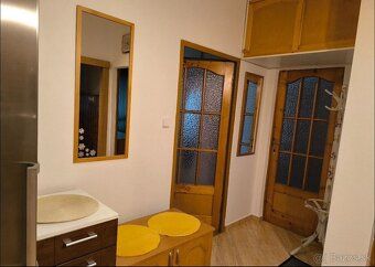 Ponúkame na prenájom pekný 3-izbový byt o výmere 64 m² v obľ