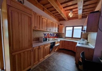 ID:7848
Ponúkame Vám na predaj dvojpodlažnú murovanú chatu s