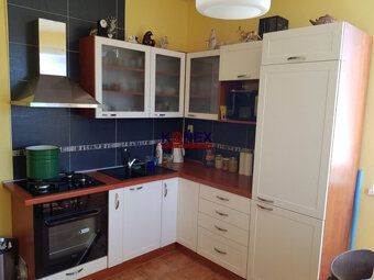 ID:7896
Ponúkame Vám na predaj krásny poschodový rodinný dom