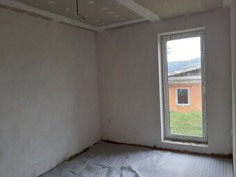 ADM real ponúka na predaj zateplenú murovanú chatu v horskom