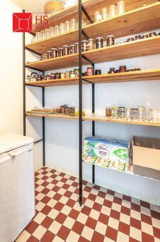 Rodinný dom s veľkým pozemkom a investičným potenciálom
Tent