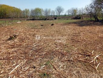 F002-14-PECH
Na predaj stavebný pozemok s dvoma staršími dom