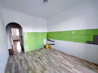Obľúbený typ bytu pár metrov od námestia. Vzdušný 3i. panelo