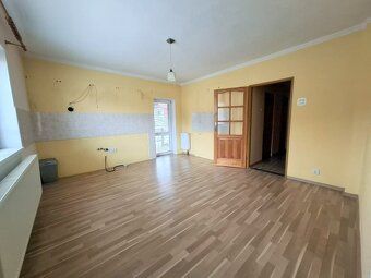 Starší rodinný dom po čiastočnej rekonštrukcii, postavený na