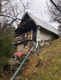 Ponúkame na predaj udržiavanú chatu so záhradou v záhradkárs