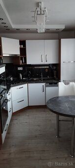 “Unikátny 3-izbový byt s 2 garážami a výhľadom na Tatry v sú