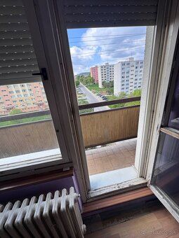 Ponúkame na predaj krásne slnečný a veľkometrážny 3-izbový b